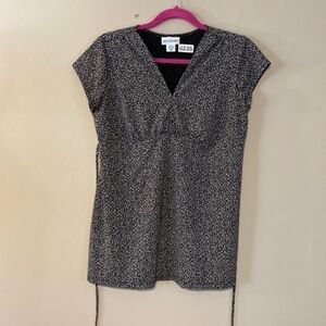 Mother hood maternity size med. has‎ tie straps for the back